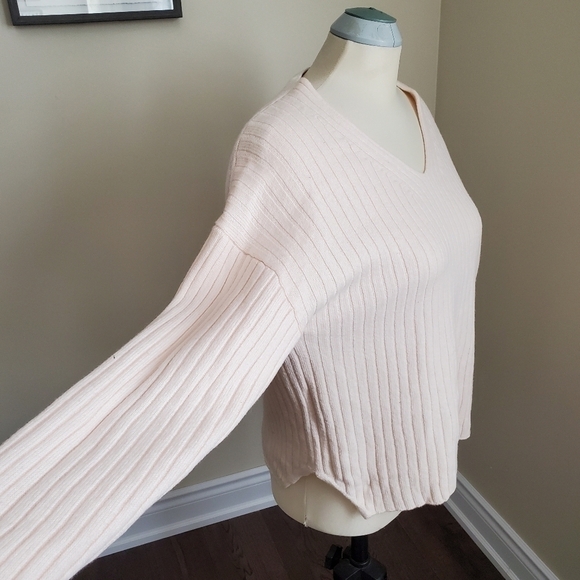 ARITZIA-WILFRED Free 100% Wool V-Neck Cream Knit Sweater Size Small - Picture 4 of 10